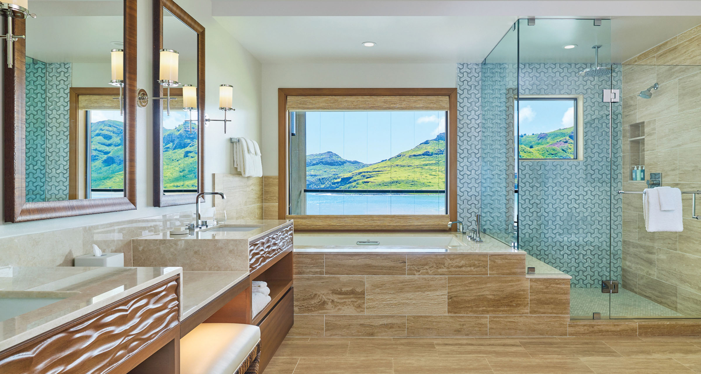 Kaiholo master bathroom - Luxury Oceanfront Homes in Hawaii for sale