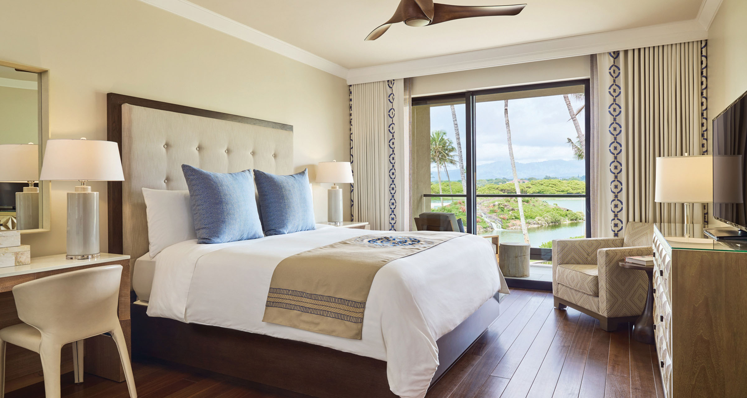 Kaiholo guest master bedroom- Luxury Oceanfront Homes in Hawaii for sale
