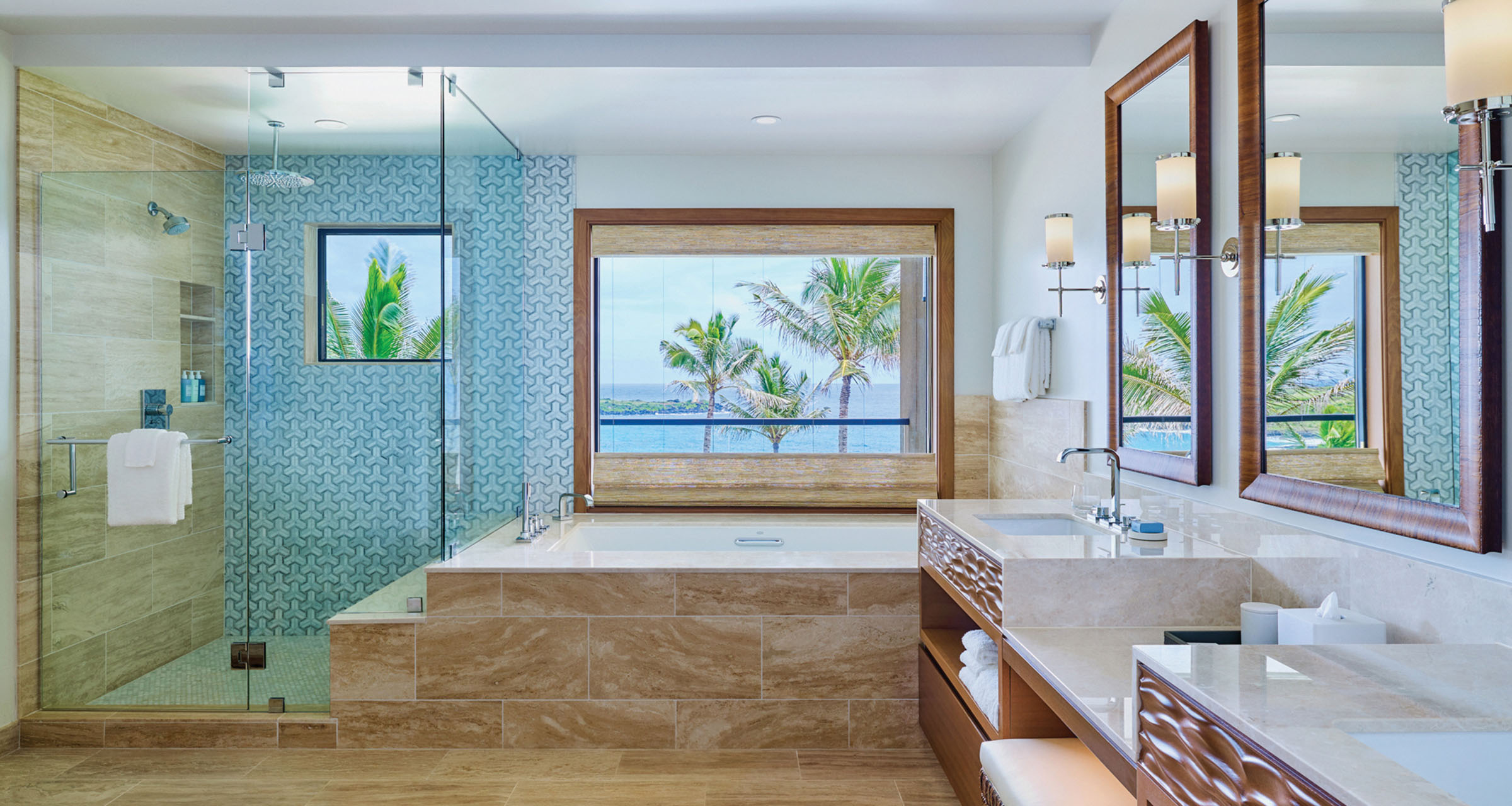 Kaiholo master bathroom - Luxury Oceanfront Homes in Hawaii for sale