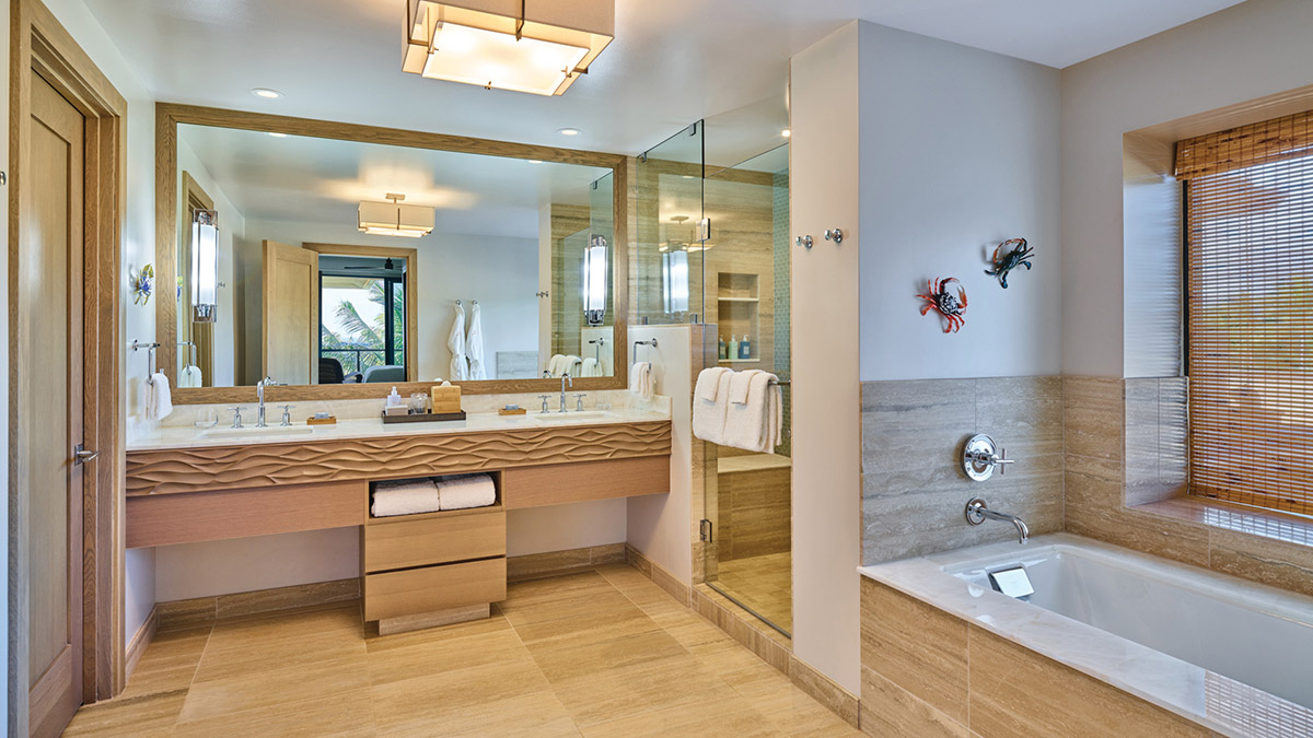 Maliuala guest master bathroom- Beachfront home for sale in Kauai, Hawaii
