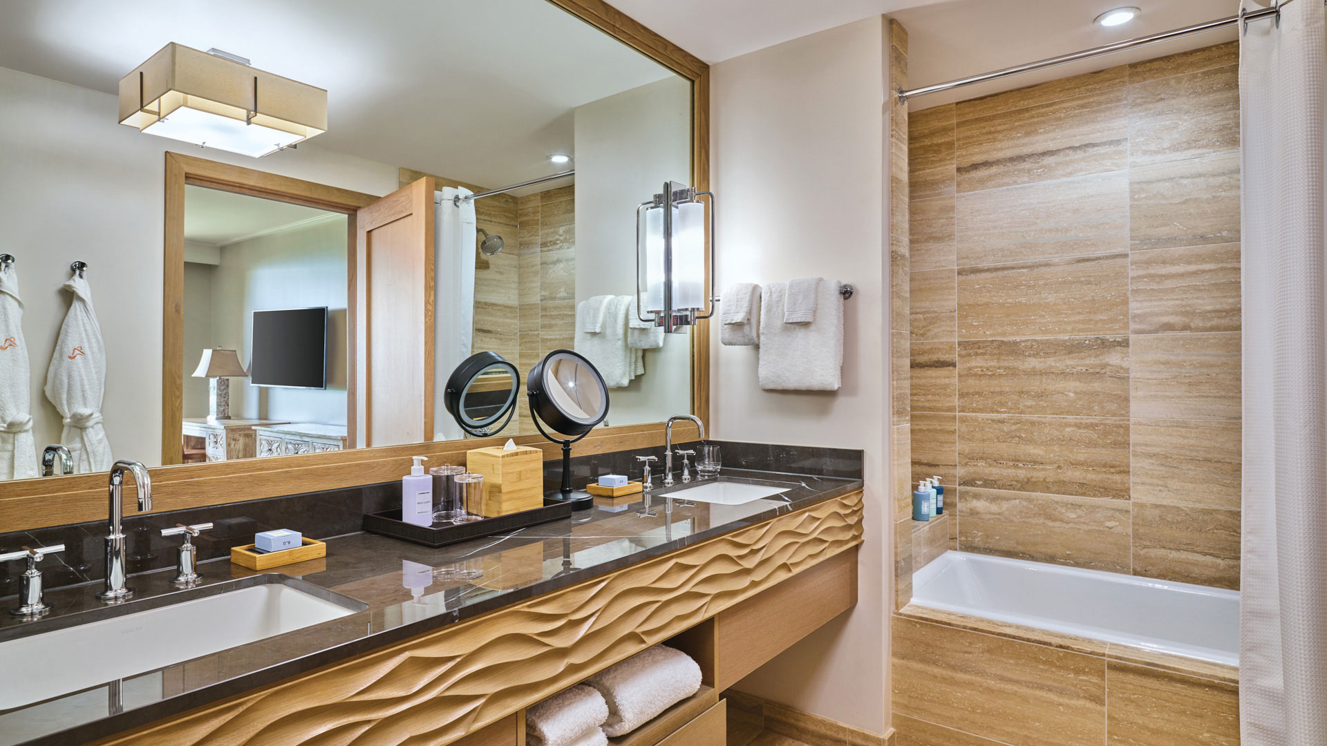 Maliula Unit 2407 - Guest Bathroom